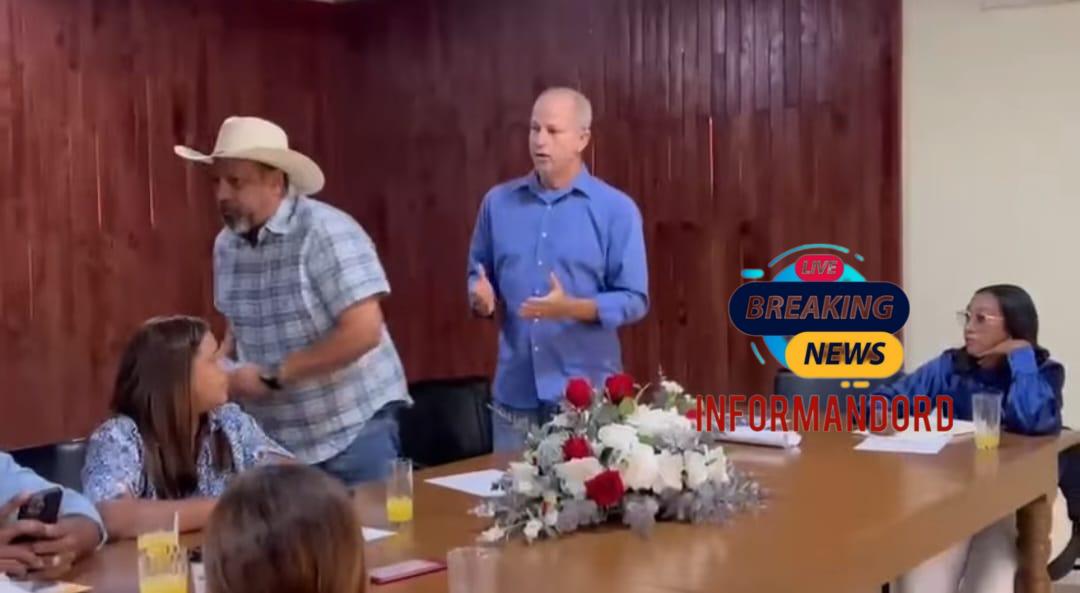 Video; Alcalde Santiago Riveron abandona sesión ante perdimiento de regidores exigieron explicar cantidad de cheques emitió sin fondos