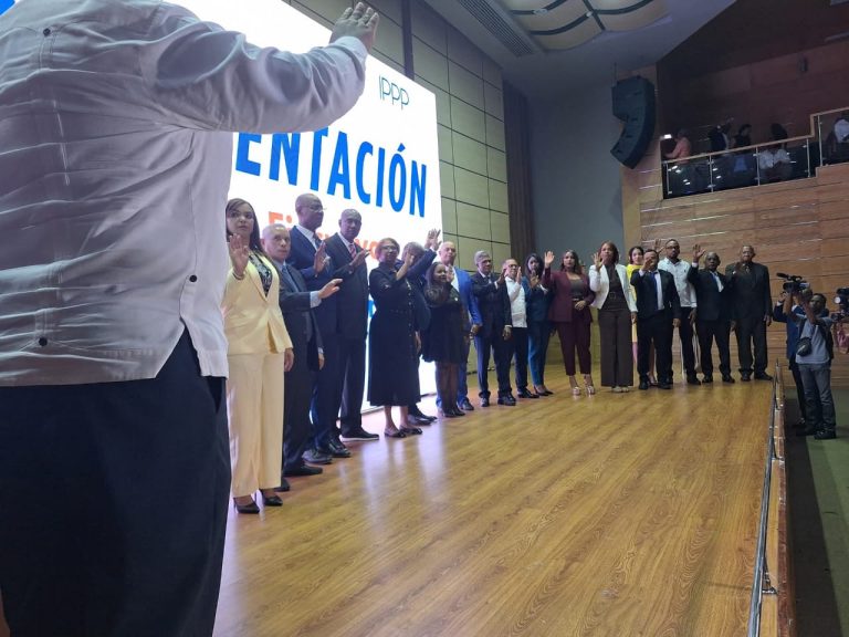 El profesor Luis Pérez fue juramentado como nuevo presidente del Colegio Dominicano de Periodistas (CDP)