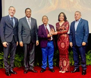 José Tejada Gómez recibe Gran Premio en Periodismo Digital