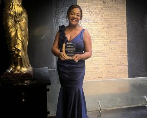 Amarilys Durán recibe el premio Mujer del Año 2025 en gala